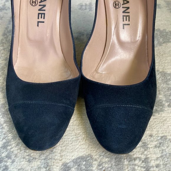 Chanel Authentic Black Suede Logo CC Pumps Heels w COA - Picture 6 of 13